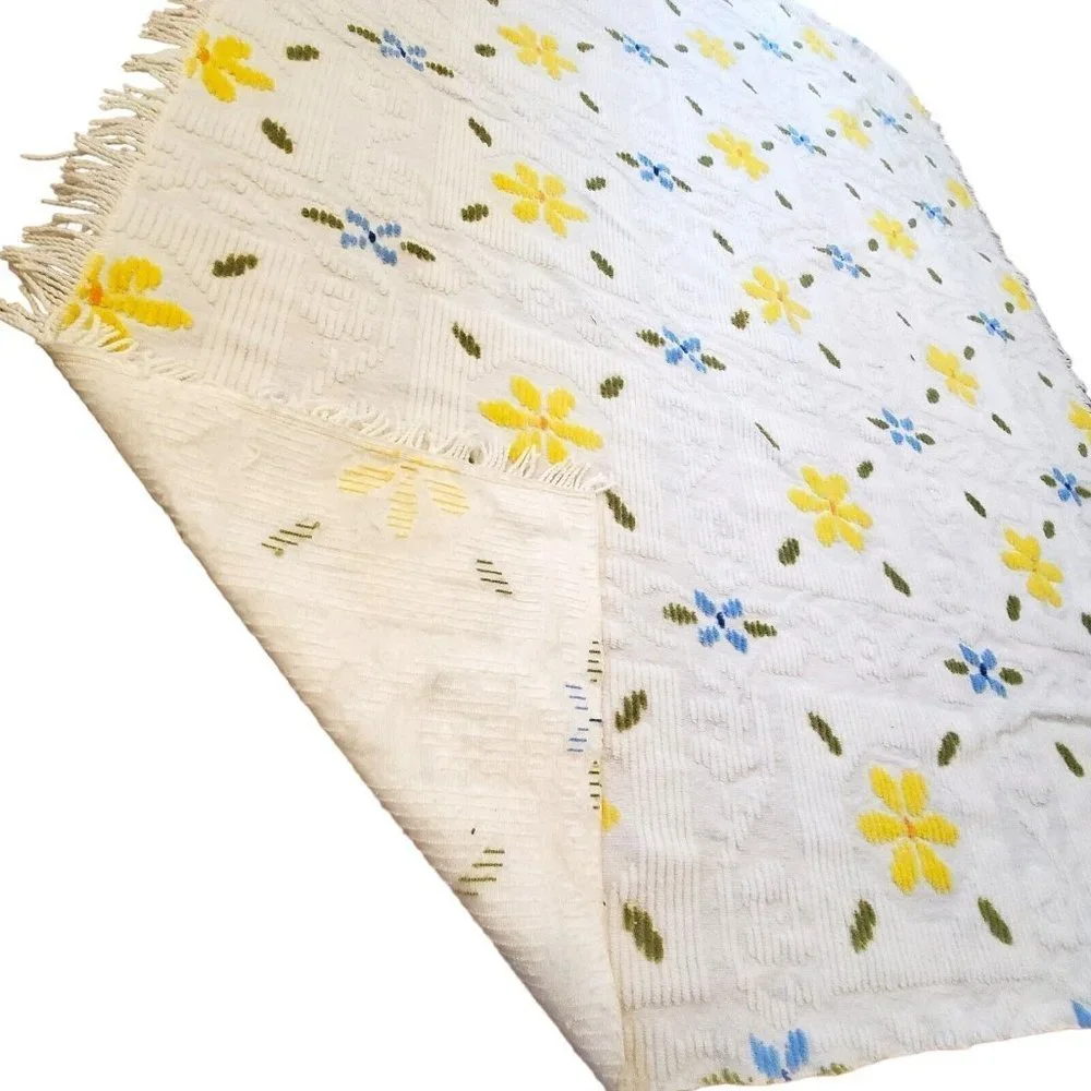VTG 60s 70s Retro‎ White Chenille Floral Coverlet Comforter Queen Fringe 73X99